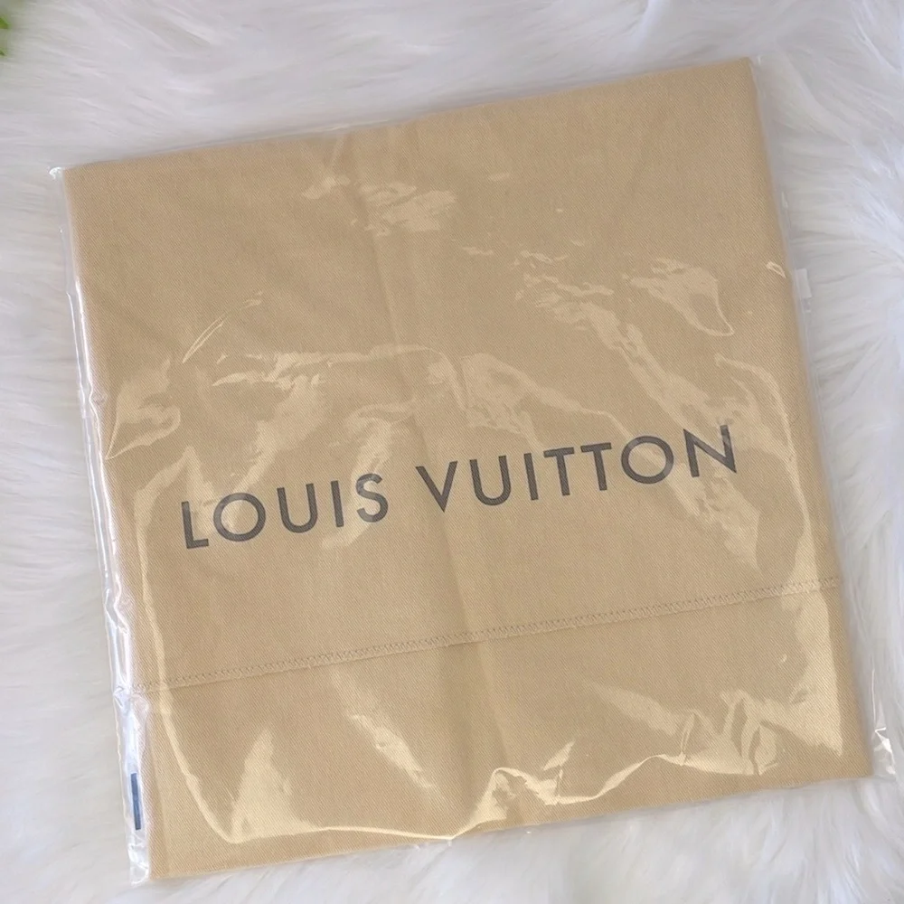 Louis Vuitton elegant louis